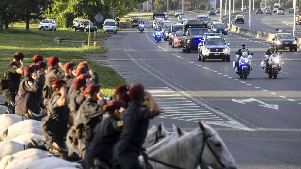 Los restos de los cinco amigos rosarinos arribaron al Aeropuerto de Ezeiza.