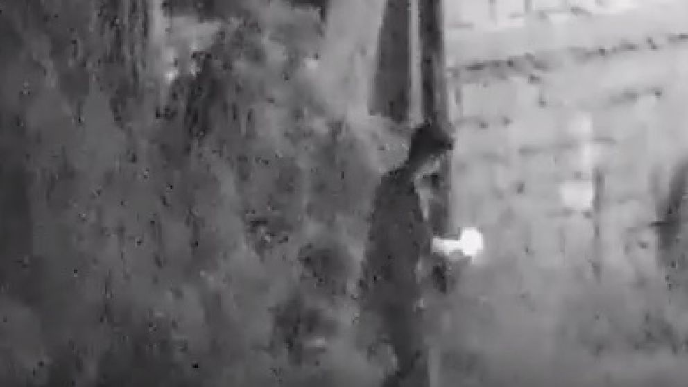 Tiró una bomba molotov en la casa de su ex novia