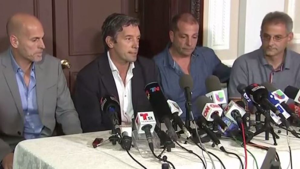 Los sobrevivientes hablaron en conferencia de prensa.