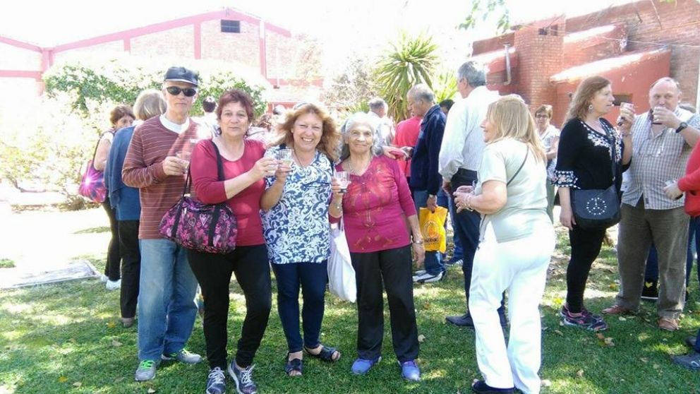 El grupo de socios que participó del viaje a Mendoza se divirtió a lo grande.