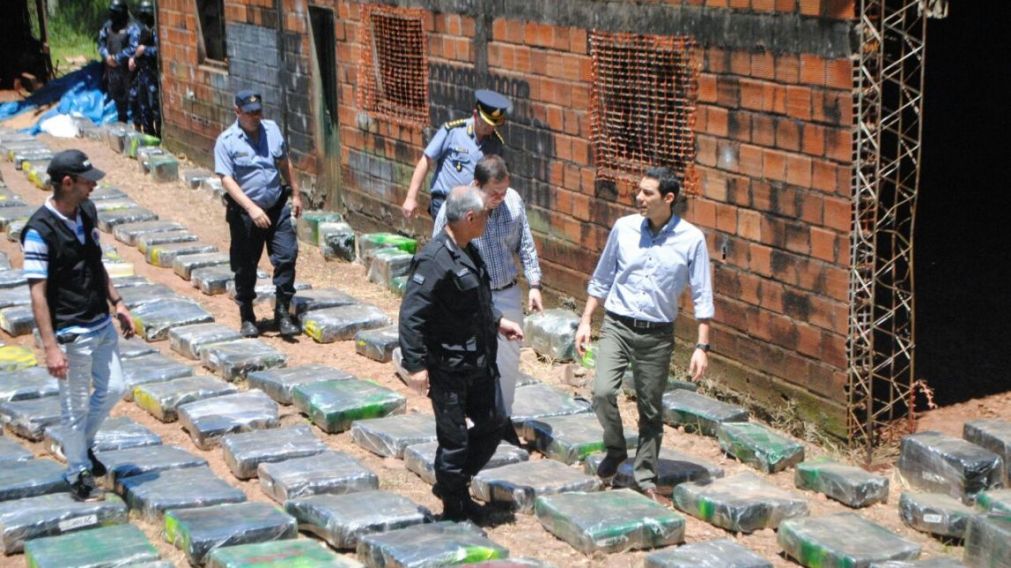 La droga esparcida en el suelo del dep�sito. (misionesonline.net)