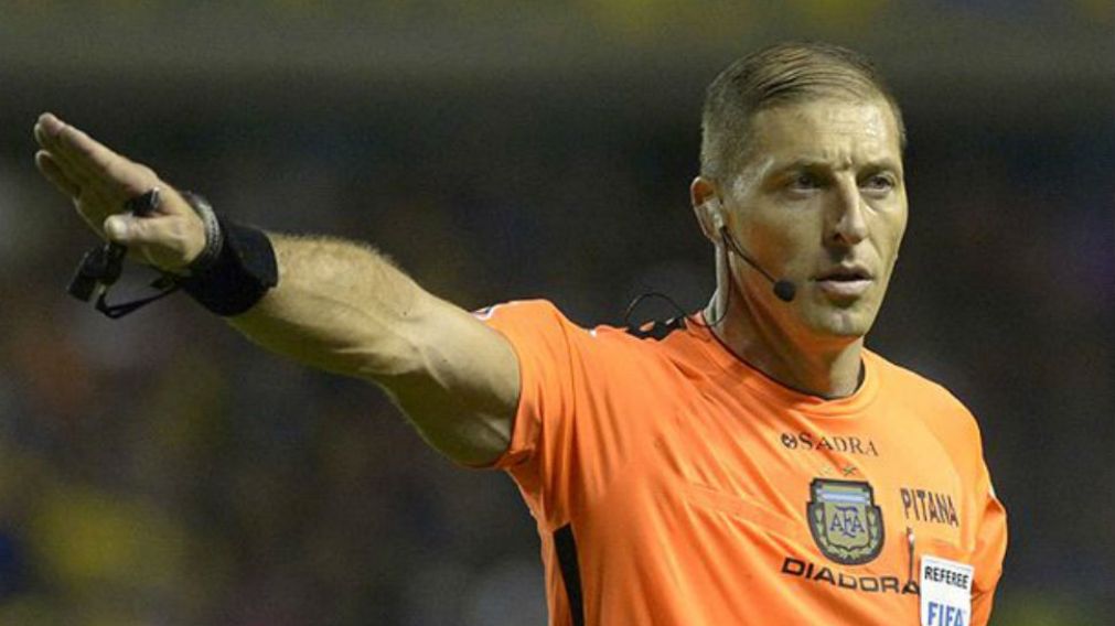 Pitana fue el árbitro en el Superclásico del "no fue córner".