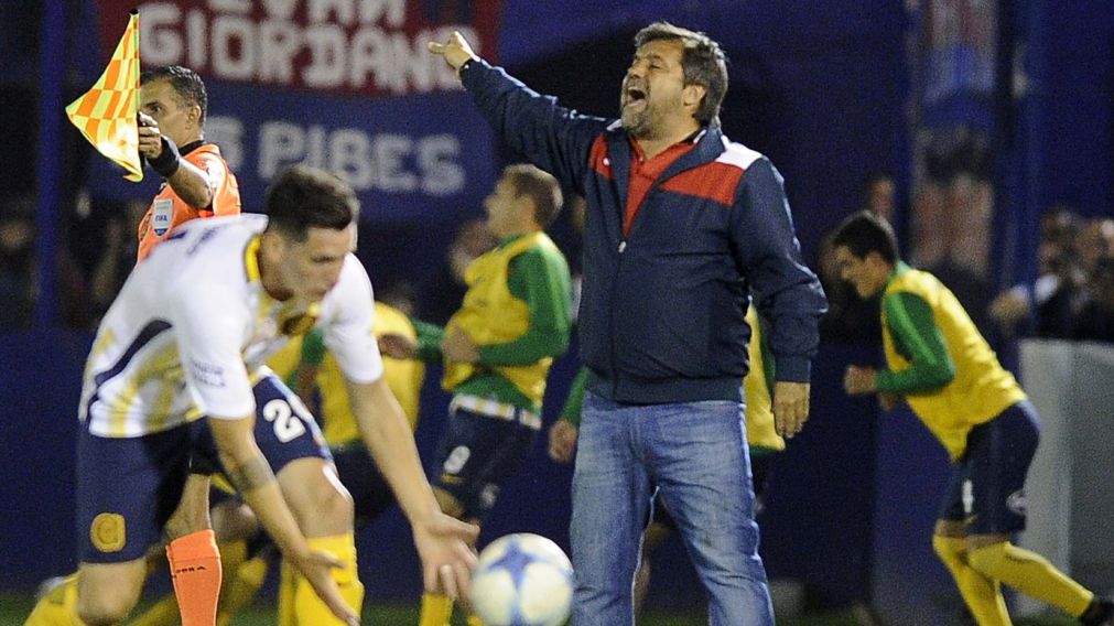 Caruso Lombardi vivi� el partido con intensidad (Foto Baires) 