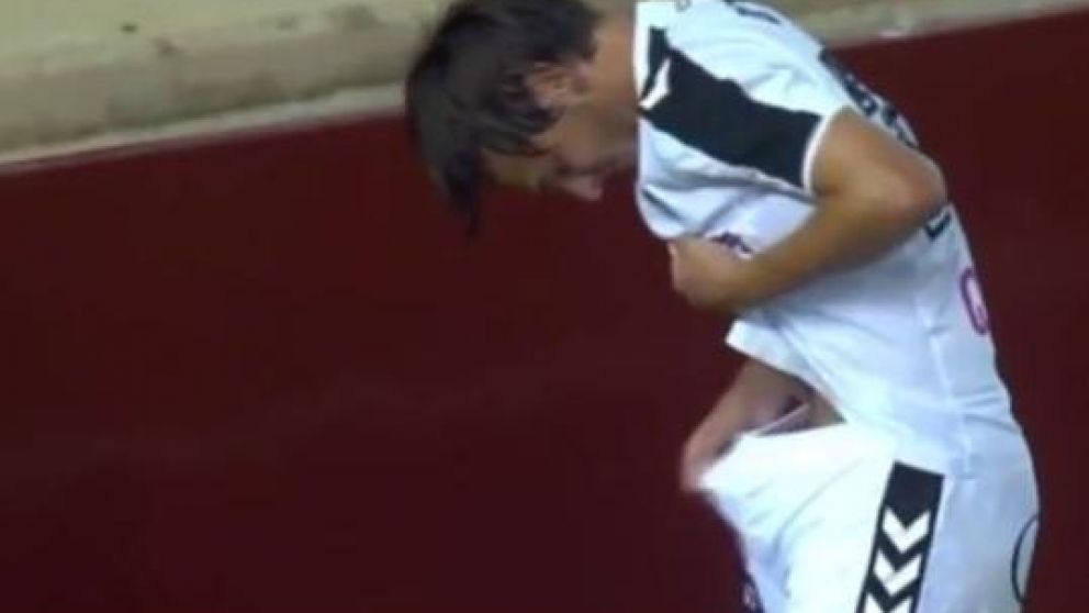 El jugador recibió diez puntos de sutura.