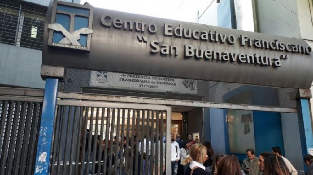 La escuela se desentendi� del video.