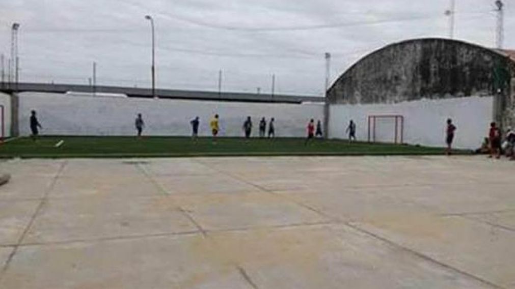 Nene se colgó del travesaño, se le cayó el arco y murió