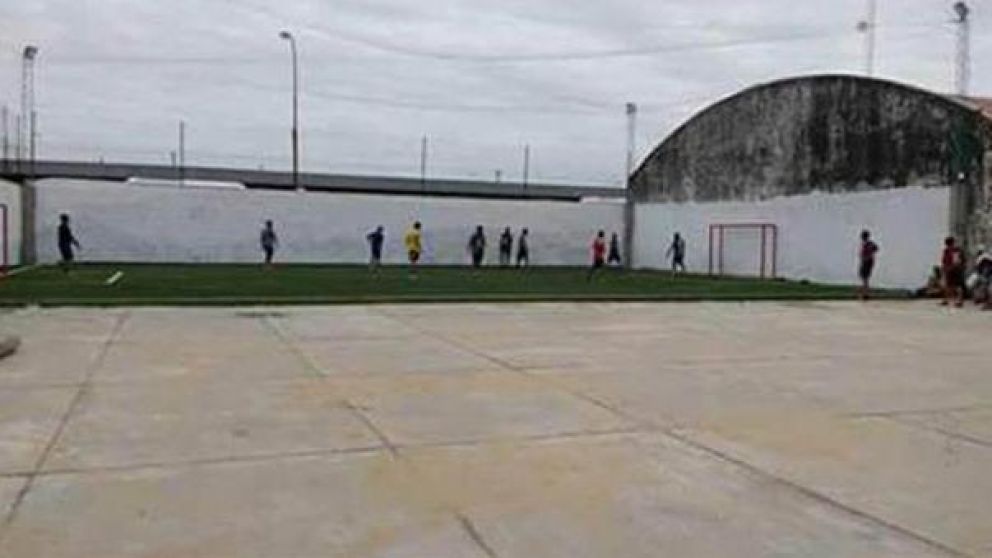 Nene se colgó del travesaño, se le cayó el arco y murió