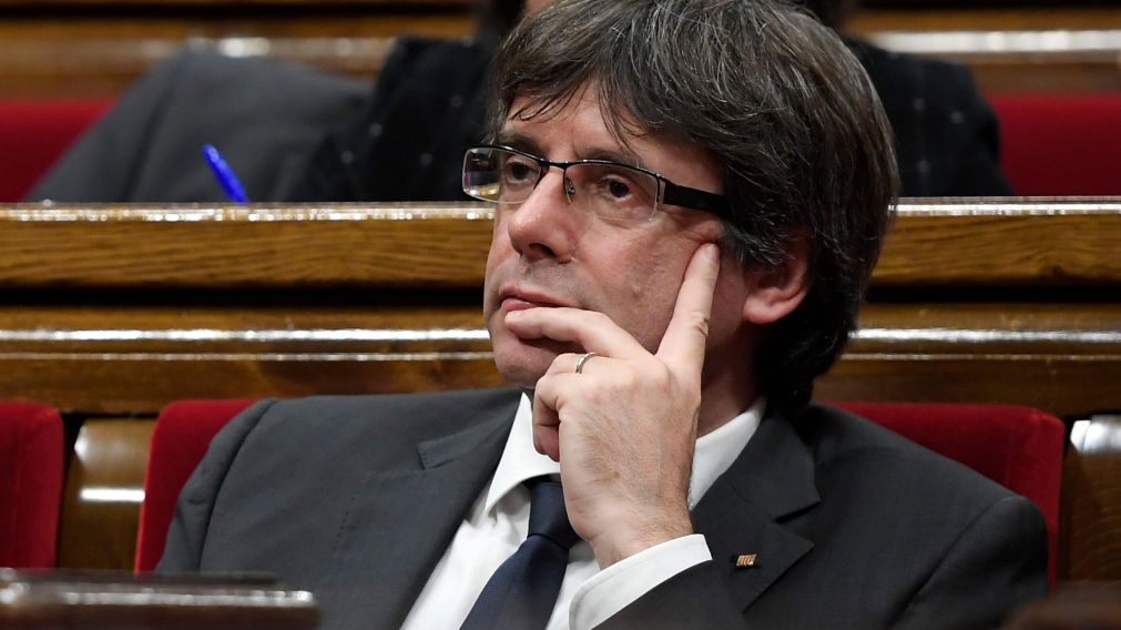 Puigdemont durante la sesión en el Parlamento de Barcelona. (AFP)