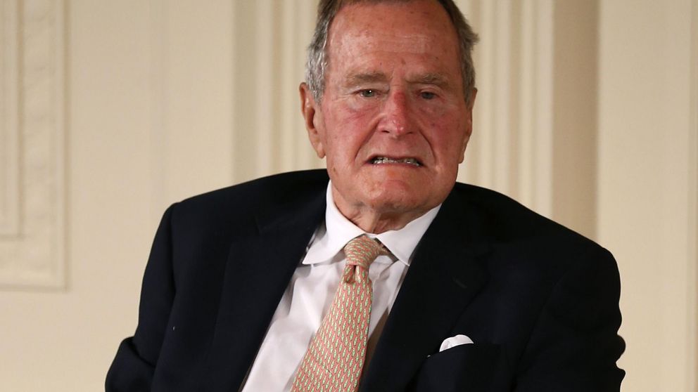 Otra acusación para el manoseador Bush padre