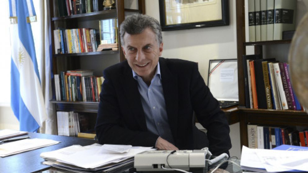 El presidente estuvo en Morón, luego mantuvo una reunión en Olivos y siguió la detención de De Vido.