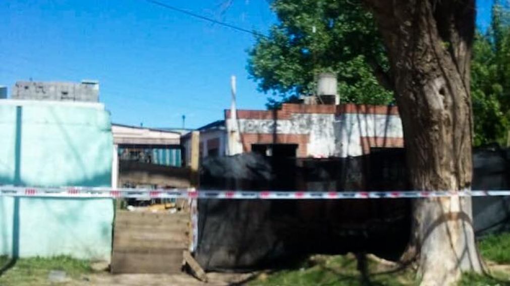 Torturan, atan a una cama y asesinan a puñaladas a joven