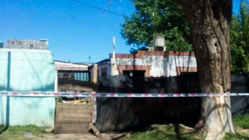 Torturan, atan a una cama y asesinan a puñaladas a joven
