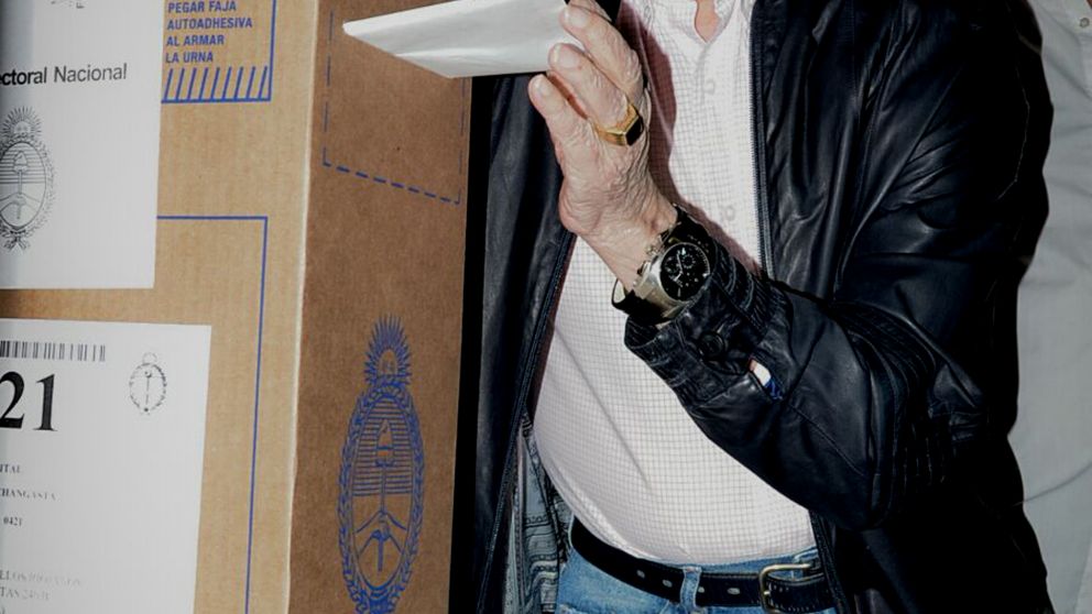 Carlos Menem sufrió un duro traspié electoral.