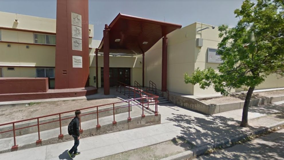 La escuela Patricias Mendocinas, en Córdoba, donde fueron sorprendidos los uniformados ebrios, junto a dos mujeres.