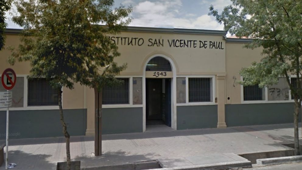 En este colegio un votante hizo pis en el cuarto oscuro