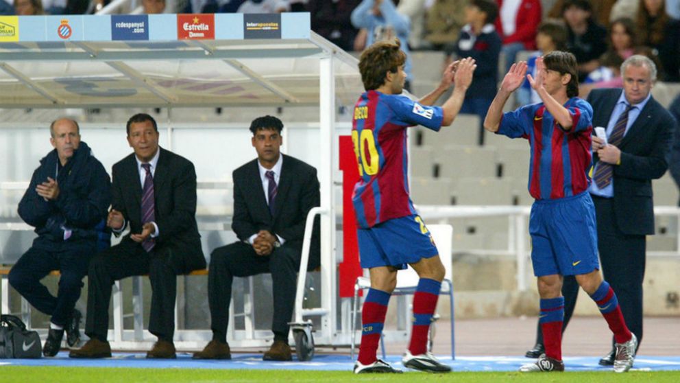 Messi ingresó por Deco en un partido frente al Espanyol por indicación del DT Rijkaard.