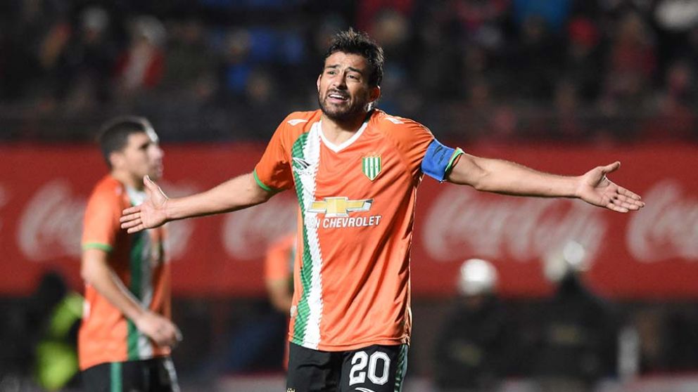 El atacante se quedaría en el "Taladro" hasta junio de 2018, cuando vence su contrato. (Pablo Villán- Crónica- Archivo)