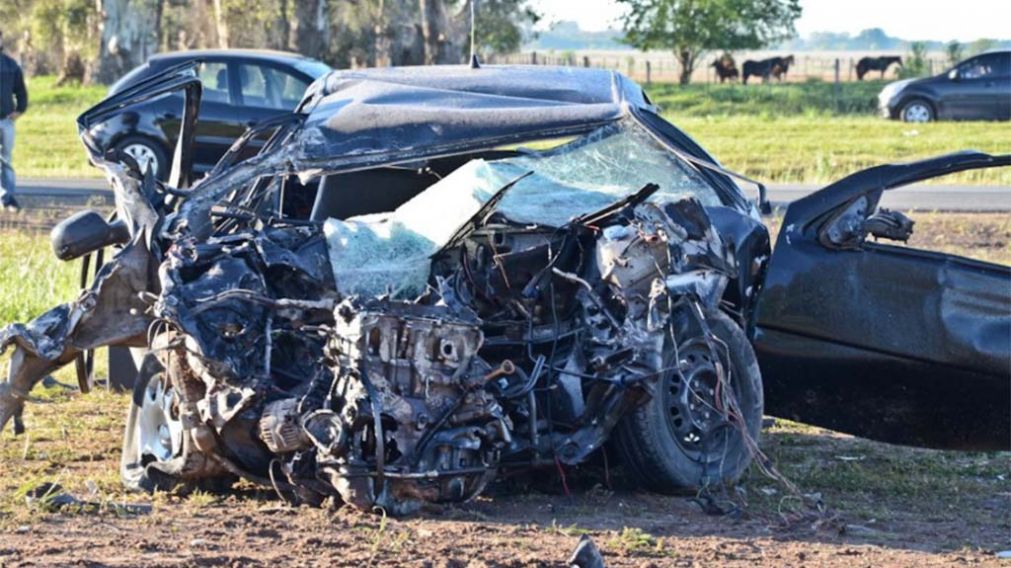 Choque frontal tras cambiarse de carril deja 3 muertos.