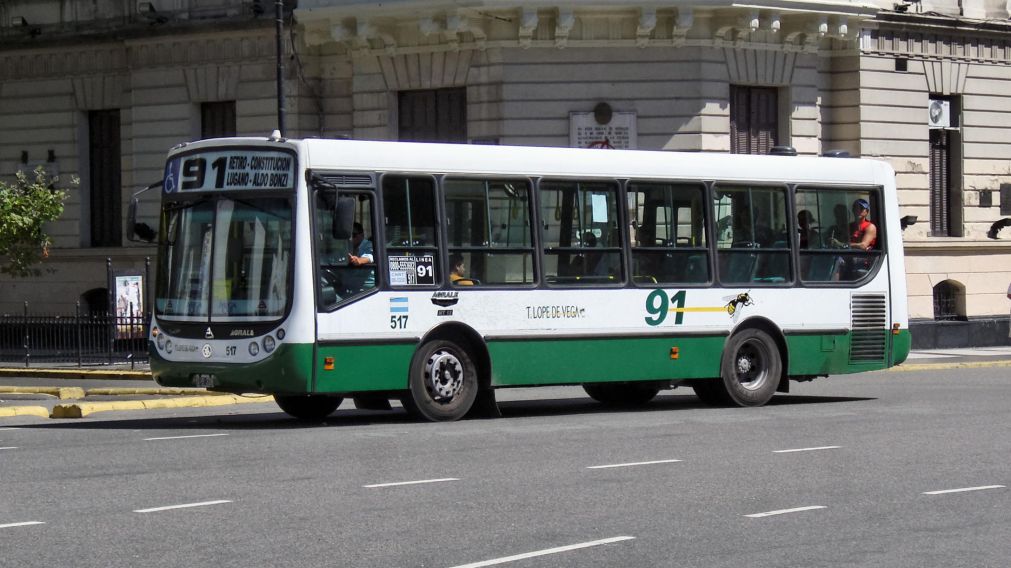 Golpean, acuchillan y balean a choferes de la l�nea 91