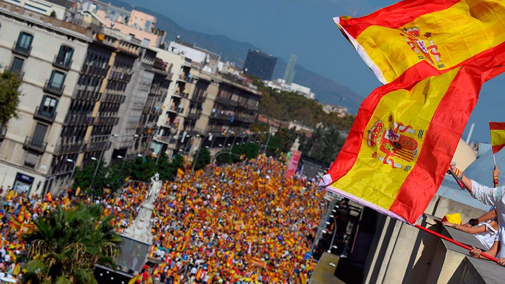 Marcha multitudinaria en Barcelona, contra la independencia (AFP)