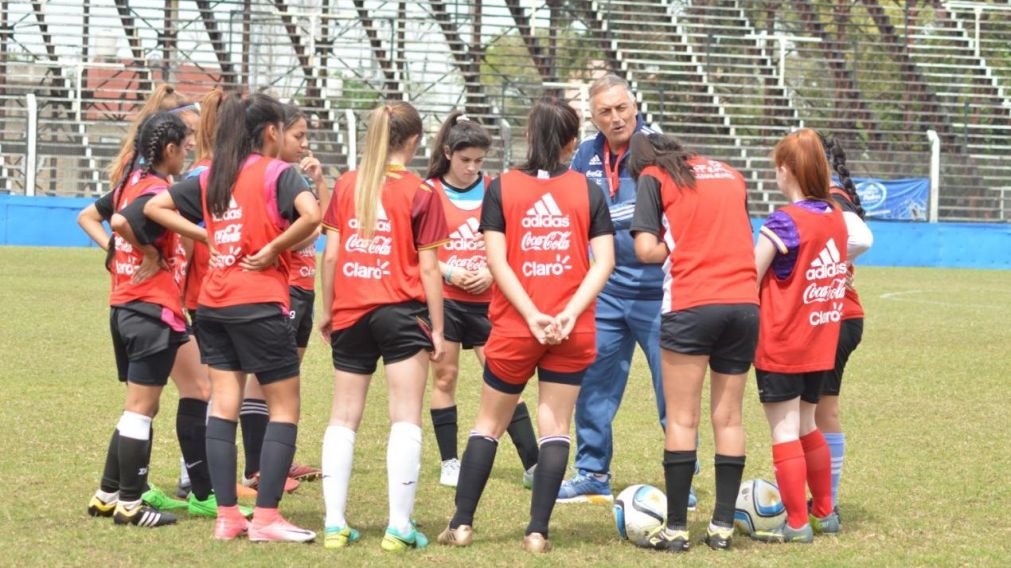 100 chicas se probaron para el seleccionado sub 20 y 17
