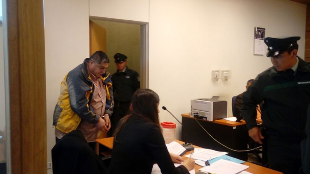 Arrestado por manosearse en un transporte público (gentileza de La Hora)