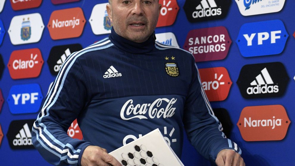Sampaoli con dudas en el mediocampo.