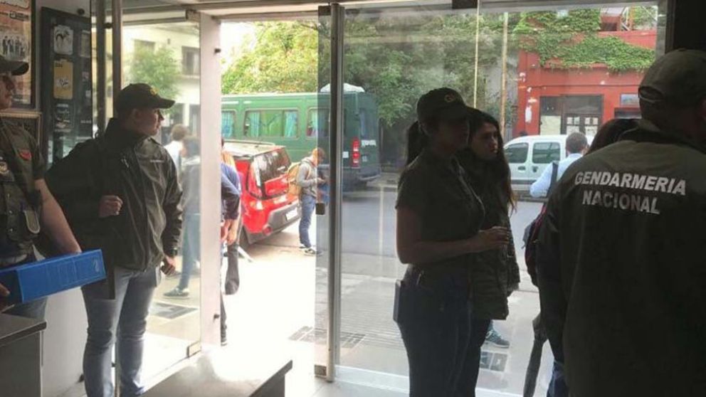 Gendarmería. En las inmediaciones de la radio.