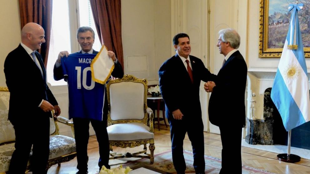 Infantino, Macri, Tabaré Vázquez y Cartes luego del almuerzo.