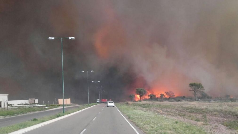 Voraz incendio en San Luis hizo arder Réplica de Casa de Tucumán