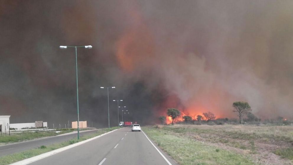 Voraz incendio en San Luis hizo arder Réplica de Casa de Tucumán