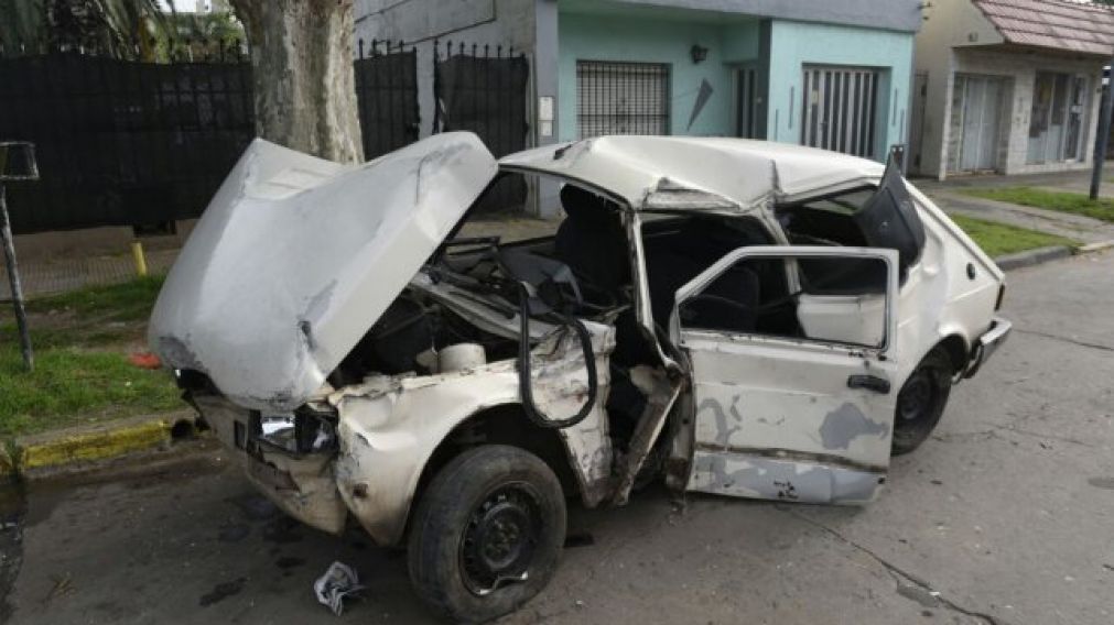 El auto quedó destruído.
