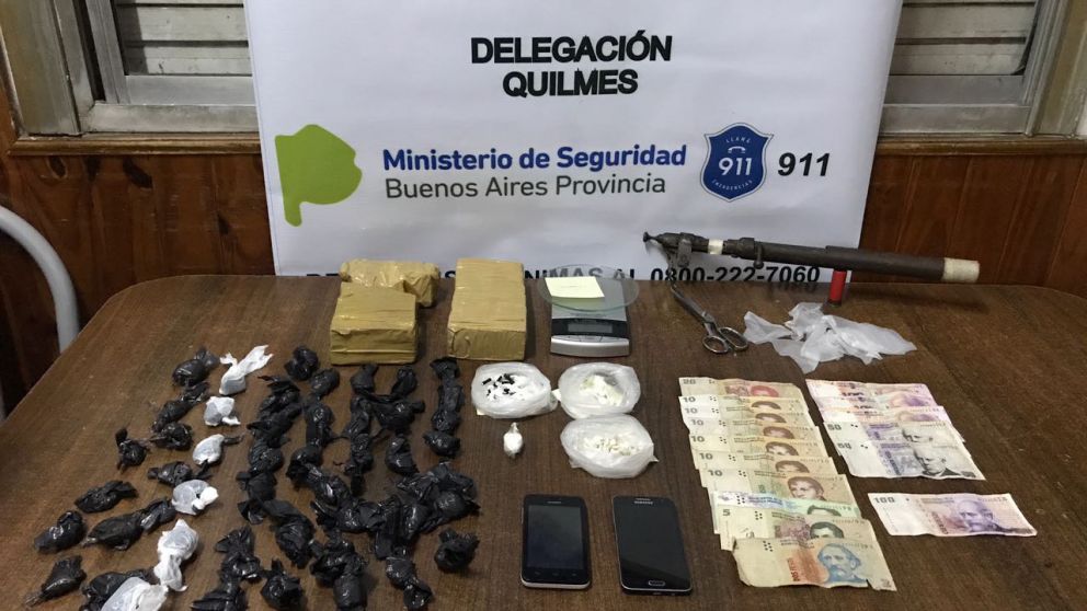 PRUEBA. Estos son los objetos secuestrados por los uniformados.(DyN)