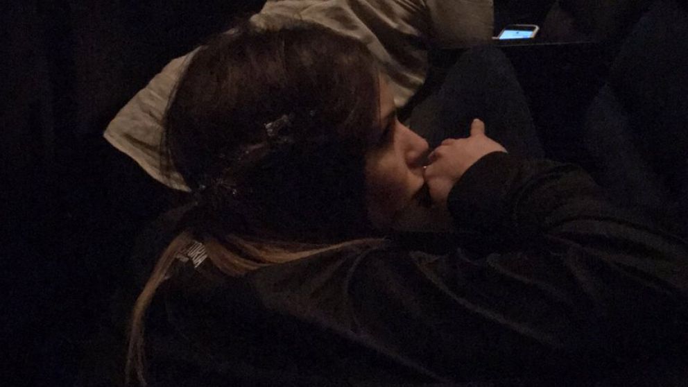 Así se encuentra Barby Franco: cuerpo a tierra en el teatro (Twitter).