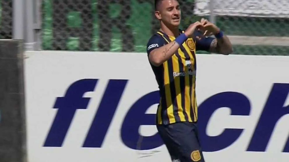 GOLEADOR. Zampedri festeja su tanto ante San Martín de San Juan. (@SC_ESPN)