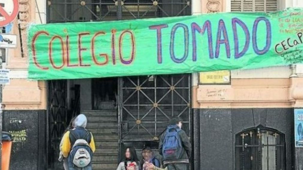 Los estudiantes decidieron suspender las tomas y avanzar con otras medidas para hacer público su reclamo..