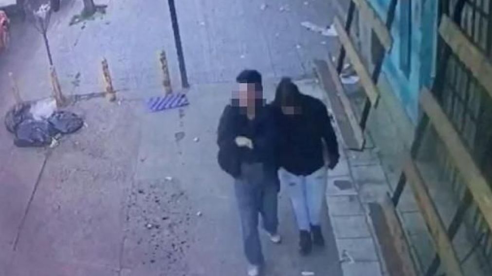 La agresi�n qued� registrada por la c�mara de un negocio lindero 