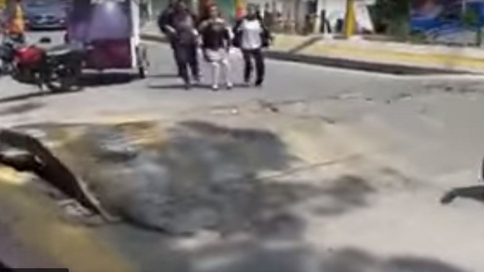 Bloque de asfalto "respira" durante el terremoto en México