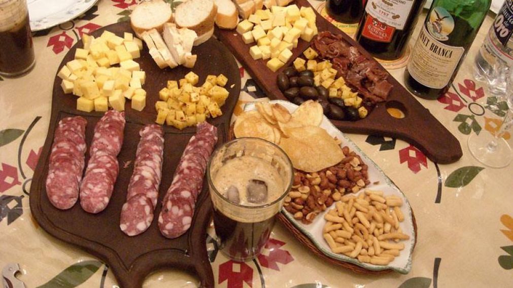 Tucum�n quiere prohibir el fernet, man� y salame