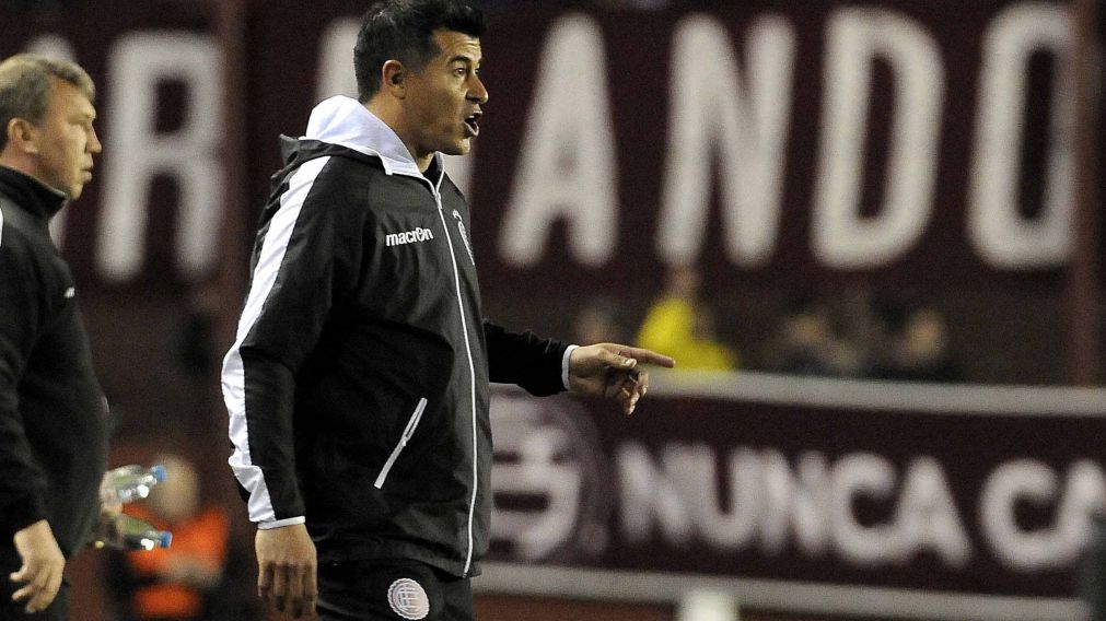 Almirón: "El equipo tuvo carácter"