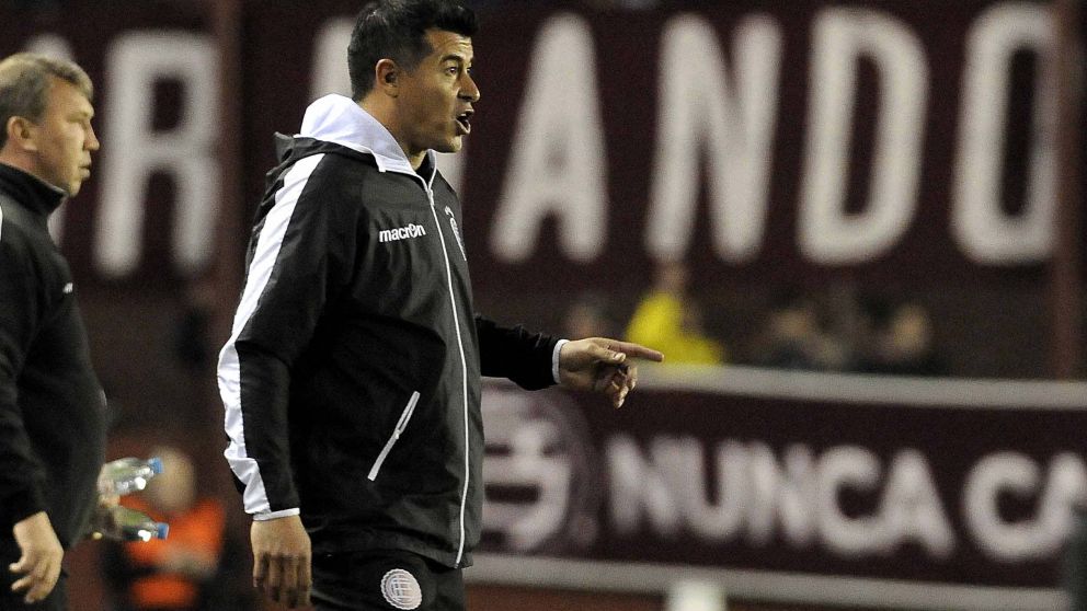 Almirón: "El equipo tuvo carácter"