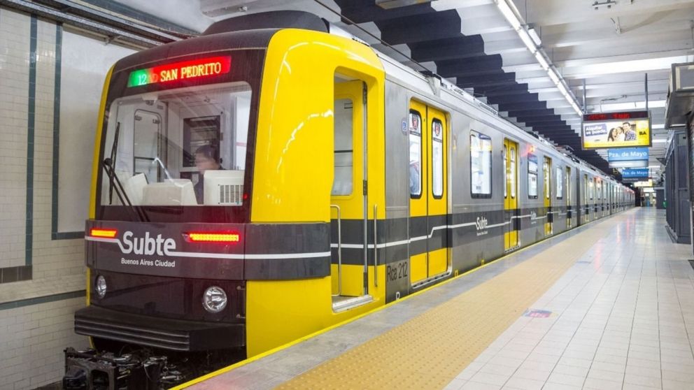 Un hombre de nacionalidad peruana de 48 años y tres mujeres argentinas fueron detenidos en el subte A.