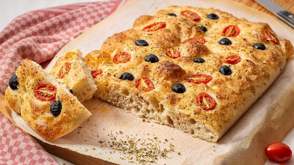 C�mo preparar focaccia italiana y lograr una miga aireada y corteza crujiente