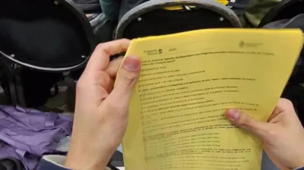 Una captura del video filmado por un médico que presentó el examen de residencias médicas y está sospechado de fraude.