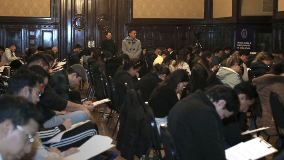 Examen de residencias: el Gobierno confirmó que ninguno de los 117 aspirantes pudo revalidar su nota.