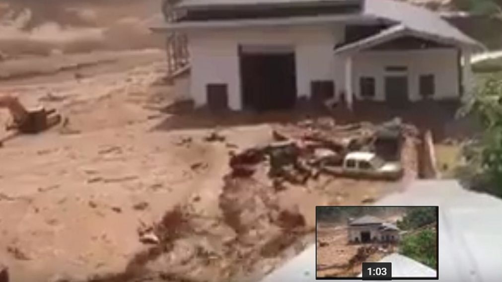 Obreros escapan por segundos de tremendo alud de barro y piedras