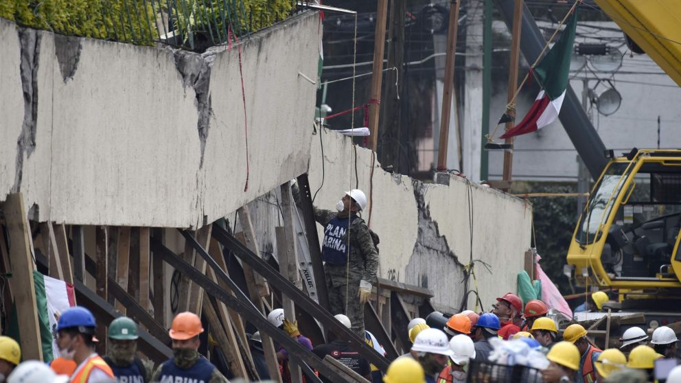 Captan "fantasma" de nena en escuela derrumbada de Frida
