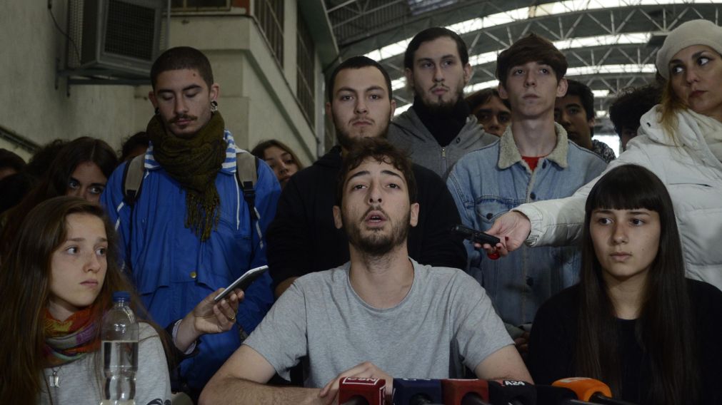"Quieren imponer una reforma y los techos se nos caen en la cabeza"