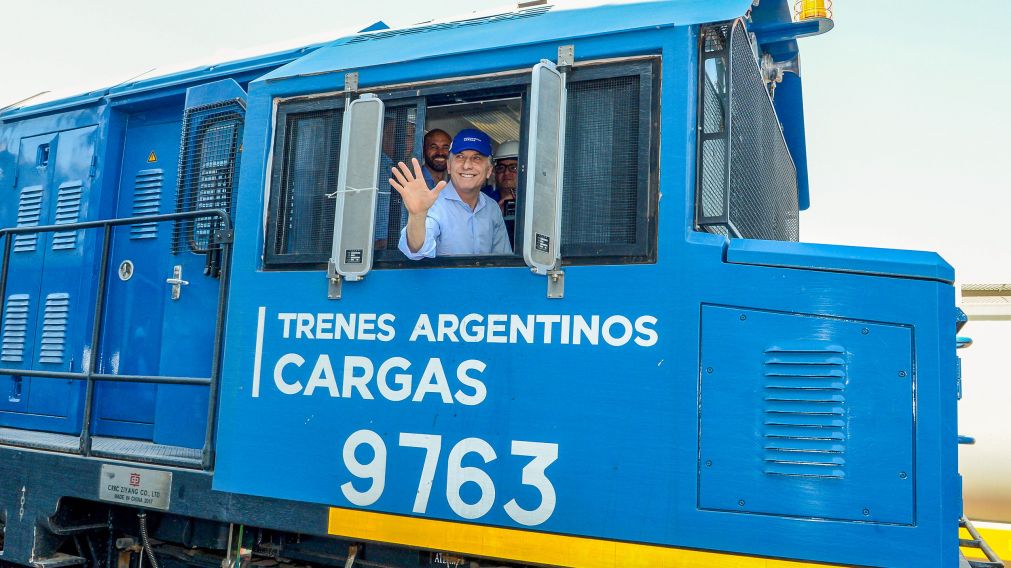 El presidente sonríe y saluda en Chaco. (DyN)
