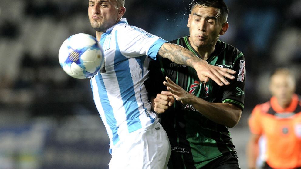 Racing busca pero no encuentra el camino. (DyN)